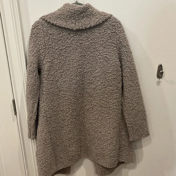 Barefoot dreams thick sweater cardigan - Picture 6 of 6